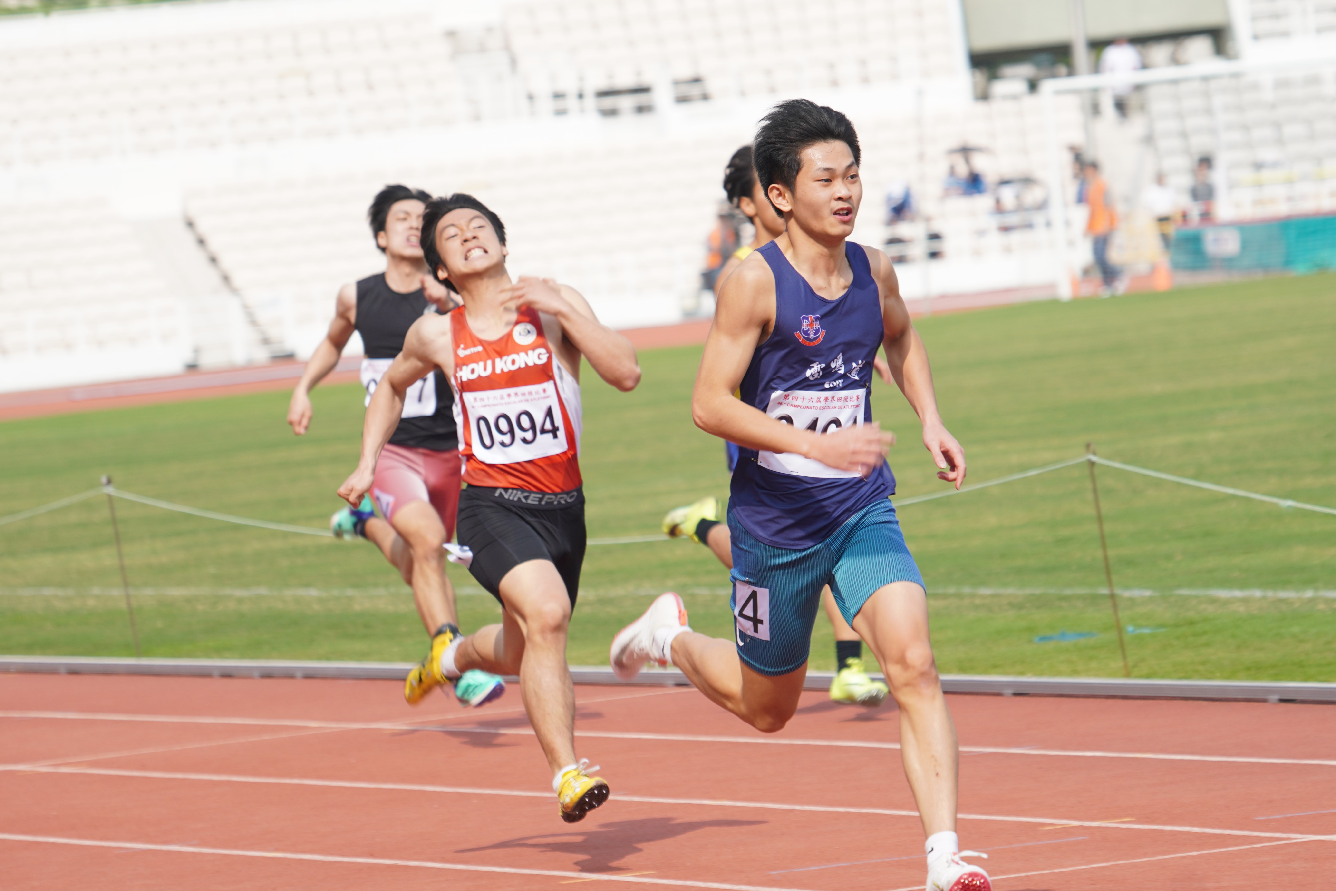 A5  雷鳴道的盧穎富(右)拿下百米飛人榮耀.JPG